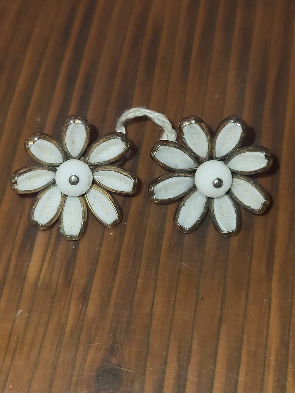 Vintage Crown Trifari White Milk Glass Daisy Flower Clip-On Earrings 1950s